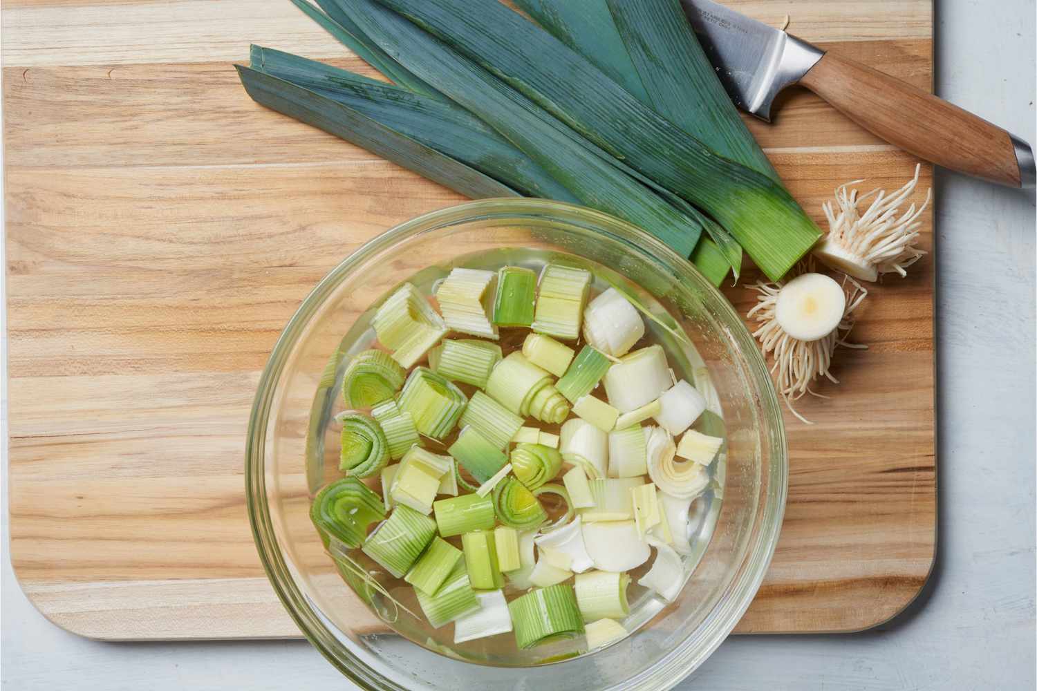 What Does A Leek Taste Like: Flavor Profile And Culinary Uses