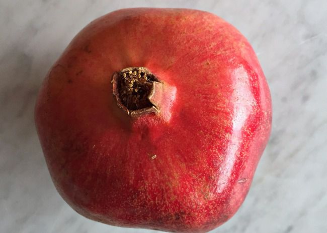 How To Pick Pomegranates
