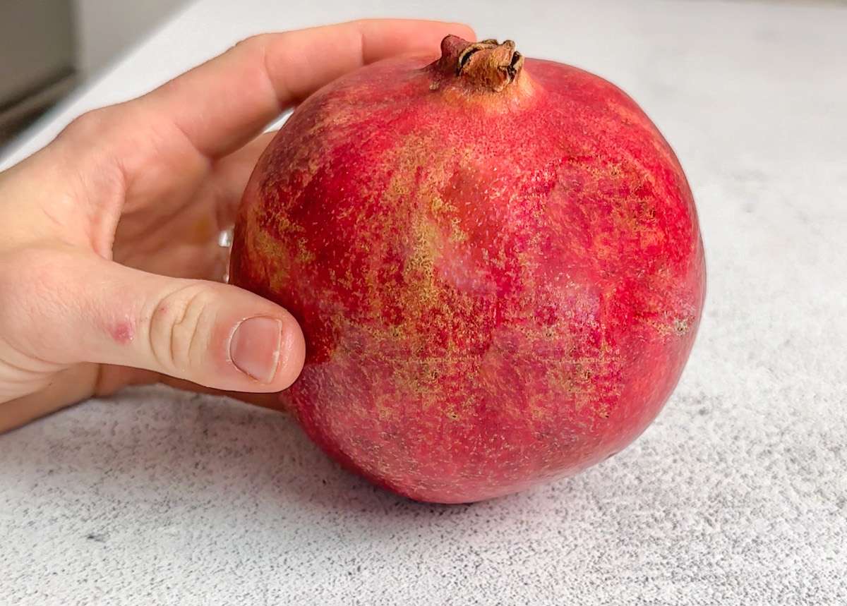 How To Pick Pomegranates: Expert Selection Secrets